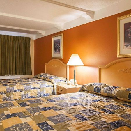 Relax Inn Saint Charles מראה חיצוני תמונה