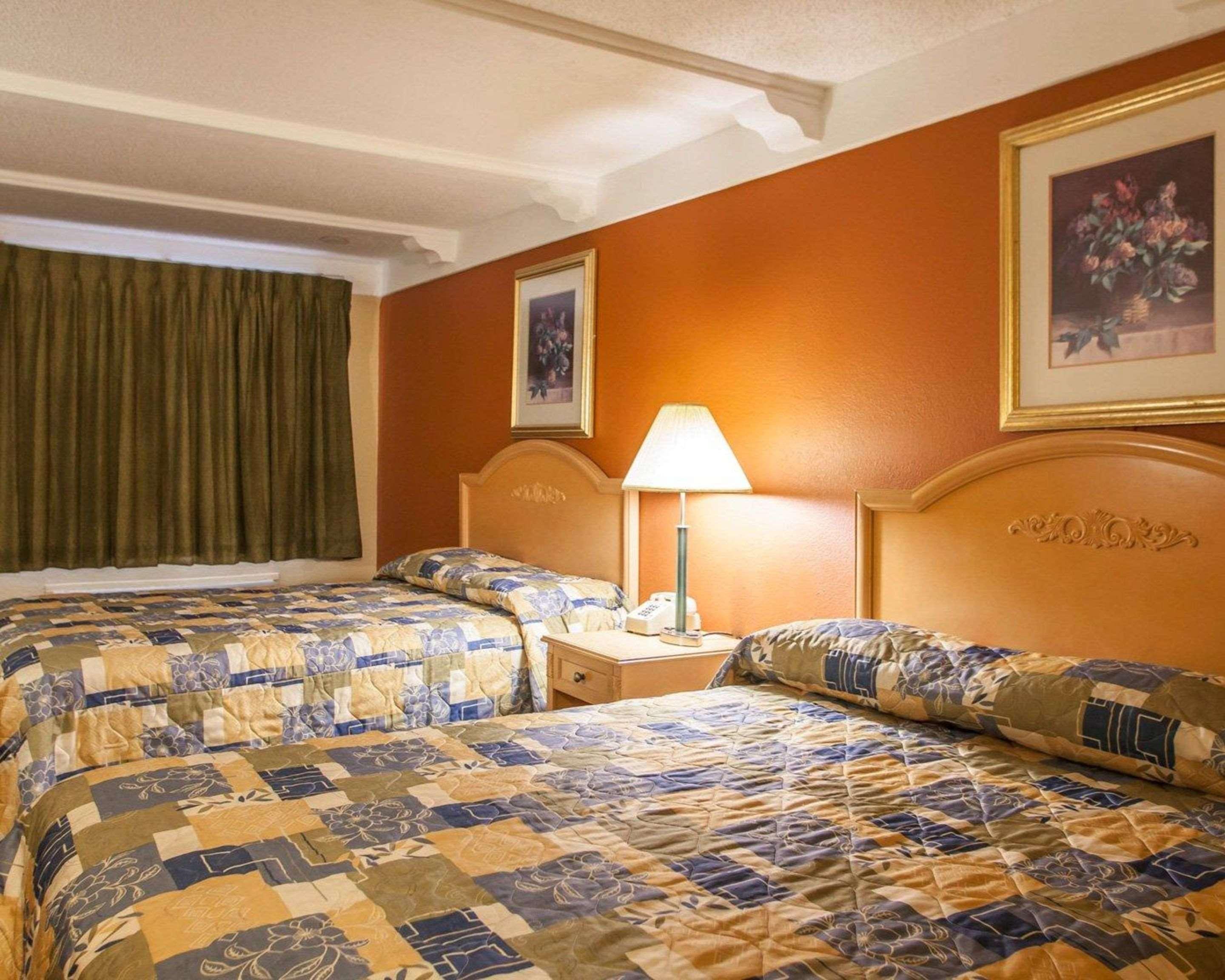 Relax Inn Saint Charles מראה חיצוני תמונה